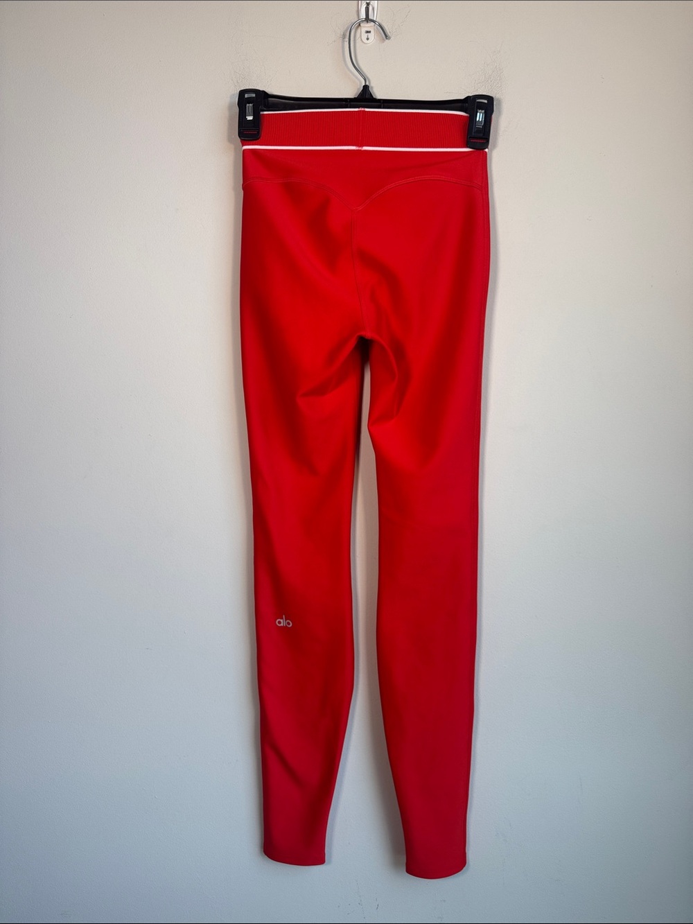 ALO Yoga Airlift High-Waist Alignment Legging in Bright Red/White - XXS - Picture 5 of 6